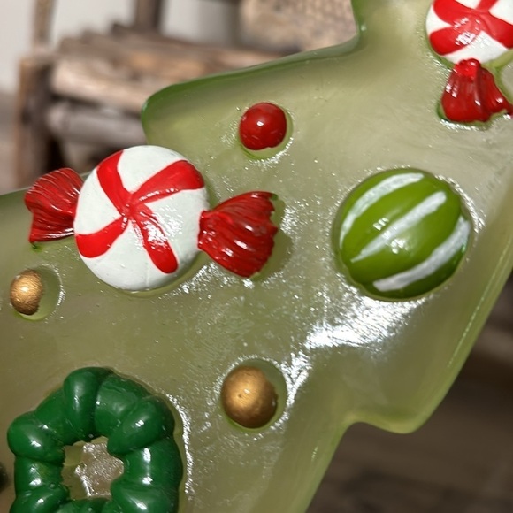 NWT PEPPERMINT SQUARE ACRYLIC CHRISTMAS TREE WITH PEPPERMINTS - Picture 9 of 9